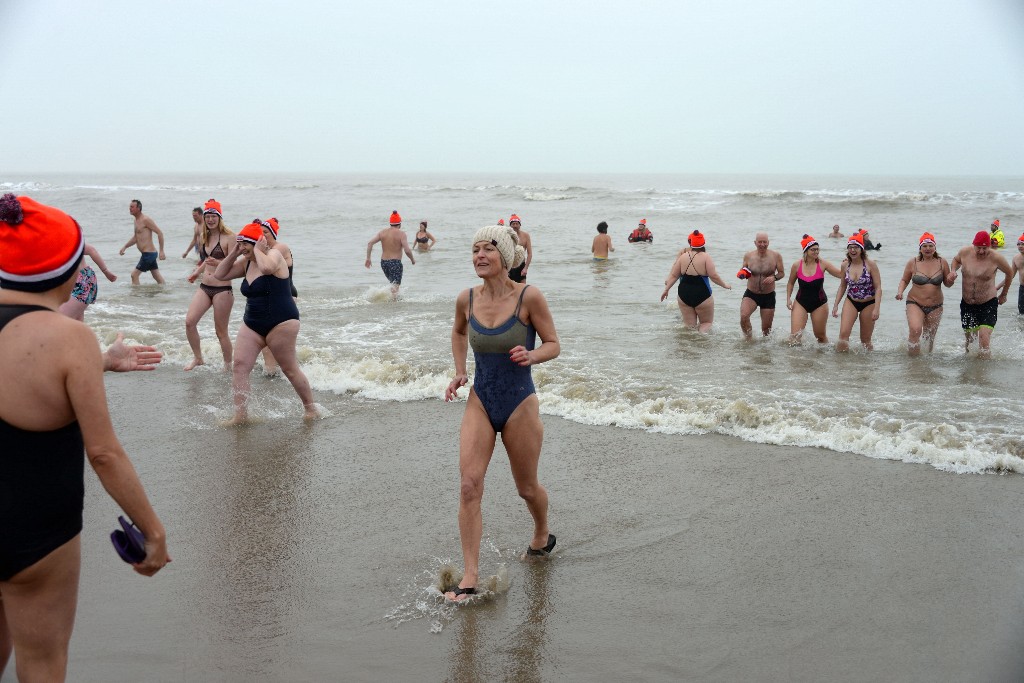 ../Images/Nieuwjaarsduik Noordwijk 2020 107.jpg